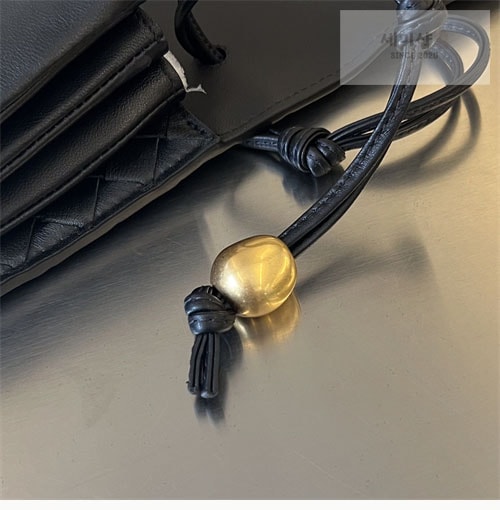 Bottega Veneta 보테가베네타 트리오 파우치 온 스트랩 “ 3COLOR ” 블랙 Bag 6번 이미지