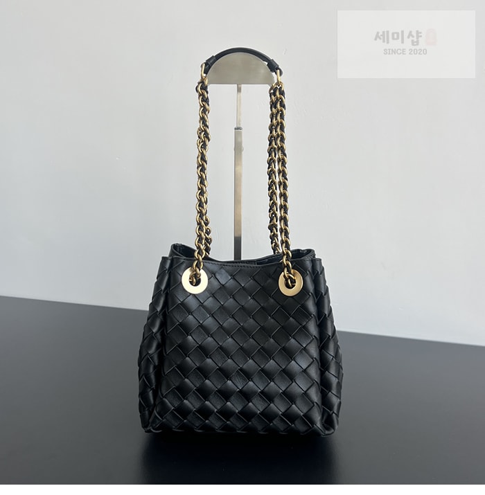Bottega Veneta 보테가베네타 인트레치아토 파라슈트 스몰 체인 스트랩 “ 4 COLOR ” 블랙 Bag 16번 이미지