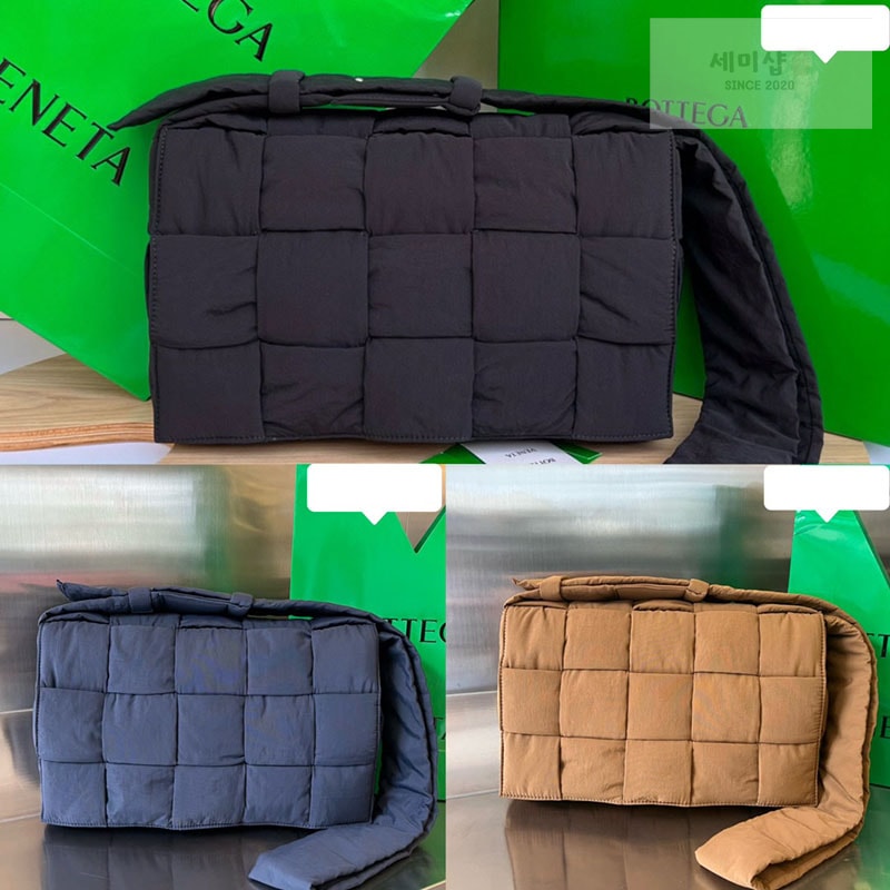 Bottega Veneta 보테가베네타 패디드 테크 카세트 백 “ 3COLOR ” 네이비 Bag 20번 이미지
