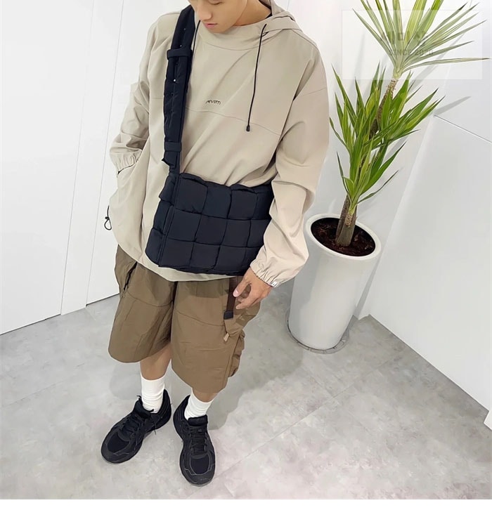 Bottega Veneta 보테가베네타 패디드 테크 카세트 백 “ 3COLOR ” 네이비 Bag 21번 이미지