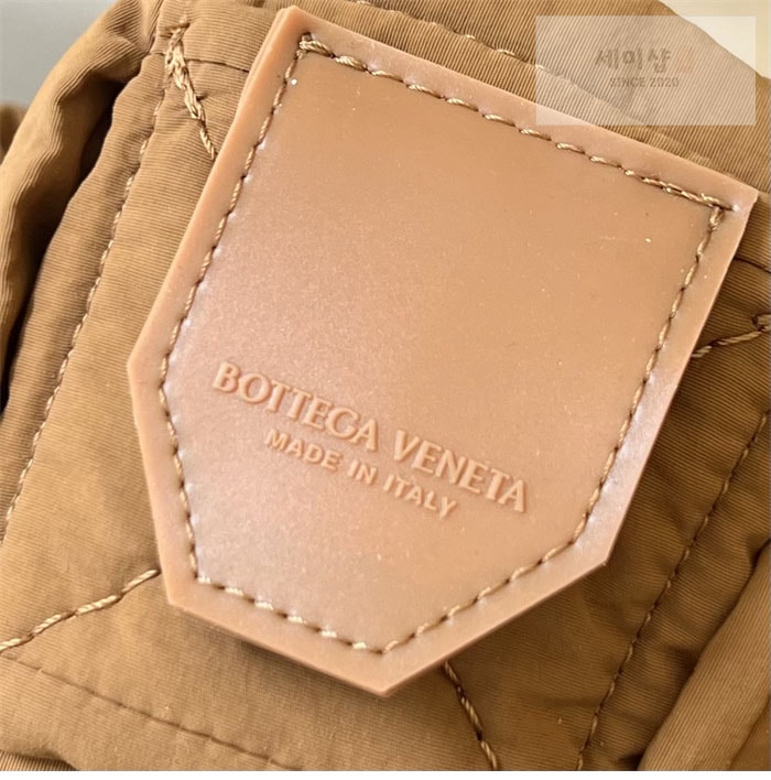 Bottega Veneta 보테가베네타 패디드 테크 카세트 백 “ 3COLOR ” 네이비 Bag 29번 이미지
