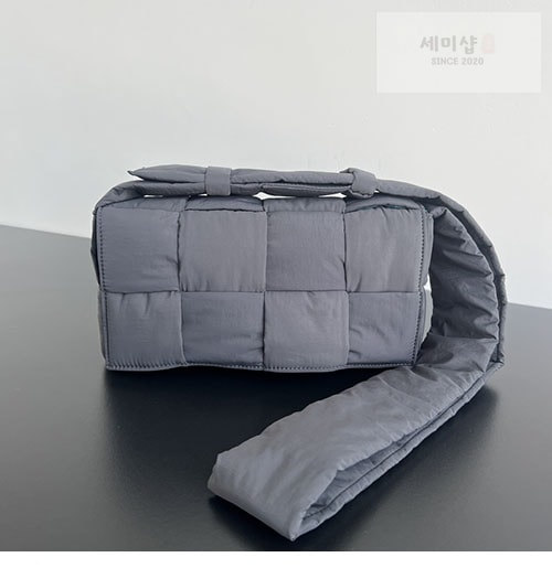Bottega Veneta 보테가베네타 패디드 테크 카세트 백 “ 20 COLOR ” 레플리카 11번 이미지 - Bag | 세미샵 레플리카 사이트