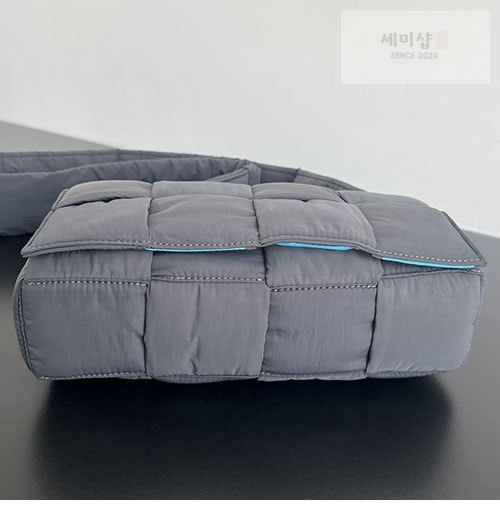 Bottega Veneta 보테가베네타 패디드 테크 카세트 백 “ 20 COLOR ” 레플리카 5번 이미지 - Bag | 세미샵 레플리카 사이트