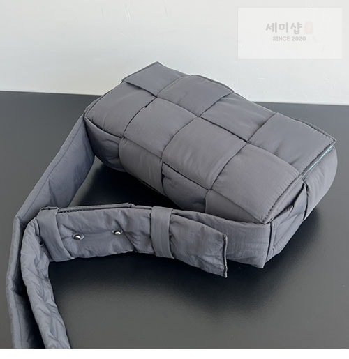 Bottega Veneta 보테가베네타 패디드 테크 카세트 백 “ 20 COLOR ” 레플리카 12번 이미지 - Bag | 세미샵 레플리카 사이트