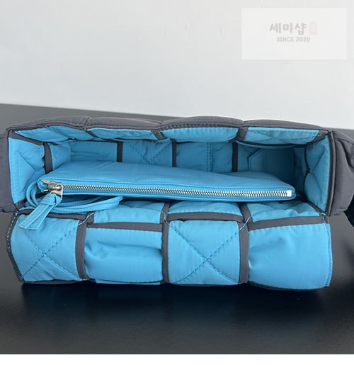 Bottega Veneta 보테가베네타 패디드 테크 카세트 백 “ 20 COLOR ” 레플리카 6번 이미지 - Bag | 세미샵 레플리카 사이트