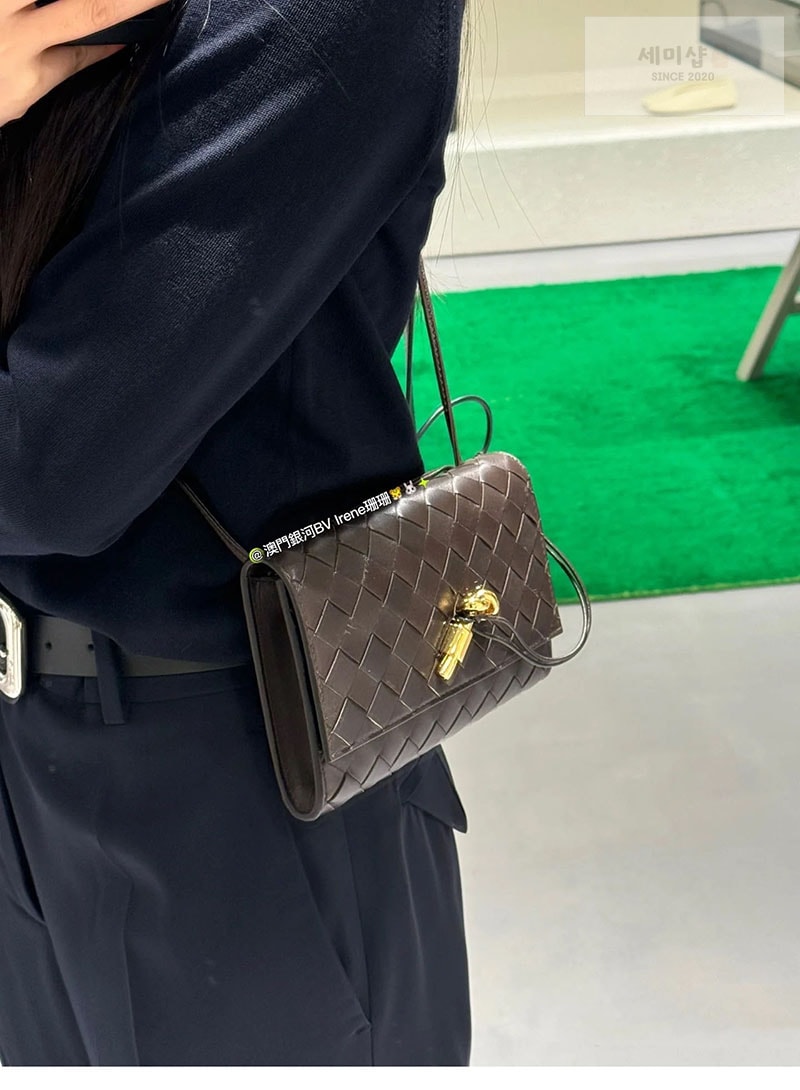 Bottega Veneta 보테가베네타 안디아모 파우치 “ 4 COLOR ” 다크 브라운 Bag 18번 이미지