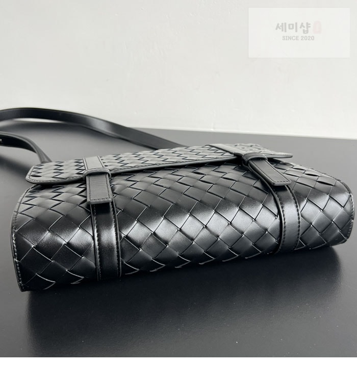 Bottega Veneta 보테가베네타 피콜로 크로스백 “ 2COLOR ” 블랙 Bag 20번 이미지