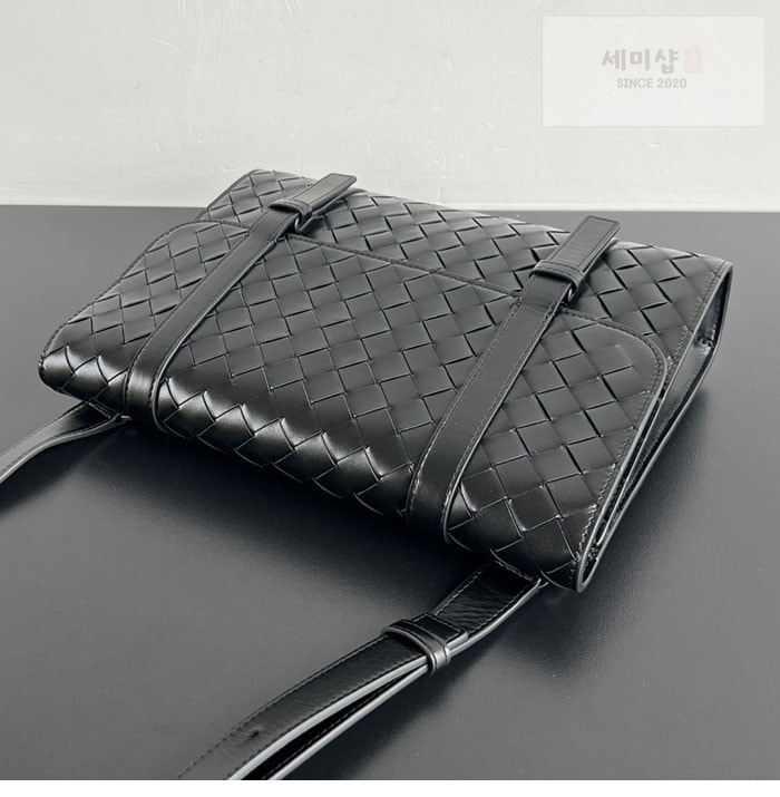 Bottega Veneta 보테가베네타 피콜로 크로스백 “ 2COLOR ” 블랙 Bag 18번 이미지