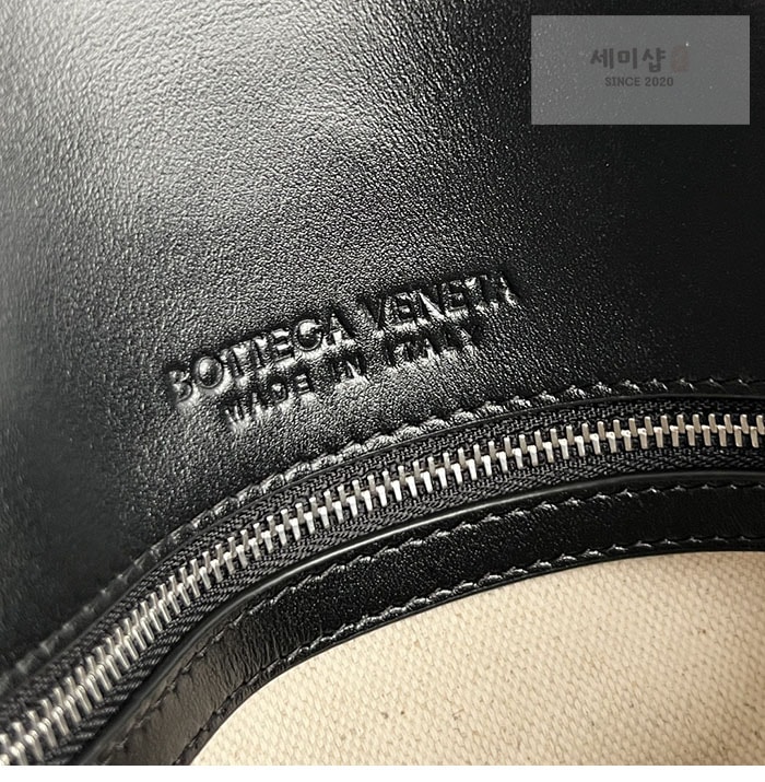 Bottega Veneta 보테가베네타 피콜로 크로스백 “ 2COLOR ” 블랙 Bag 19번 이미지