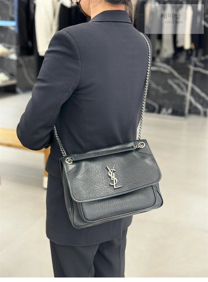 Saint Laurent 생로랑 미디엄 니키 Niki 플랩 숄더백 Bag 4번 이미지