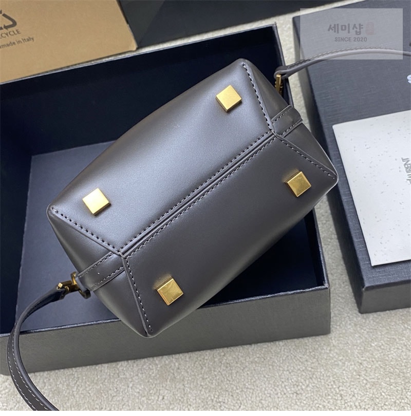 Saint Laurent 생로랑 LE 37 미니 버킷백 샤이니 카프스킨 765870 Bag 6번 이미지