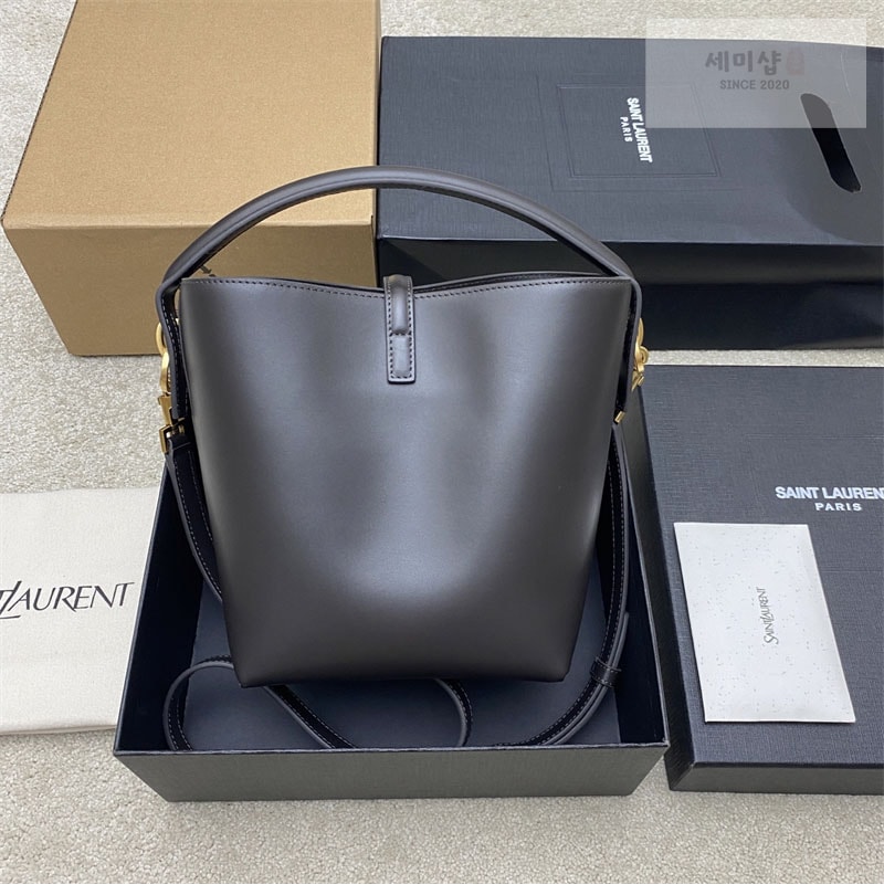 Saint Laurent 생로랑 LE 37 스몰 버킷백 샤이니 카프스킨 749036 Bag 4번 이미지