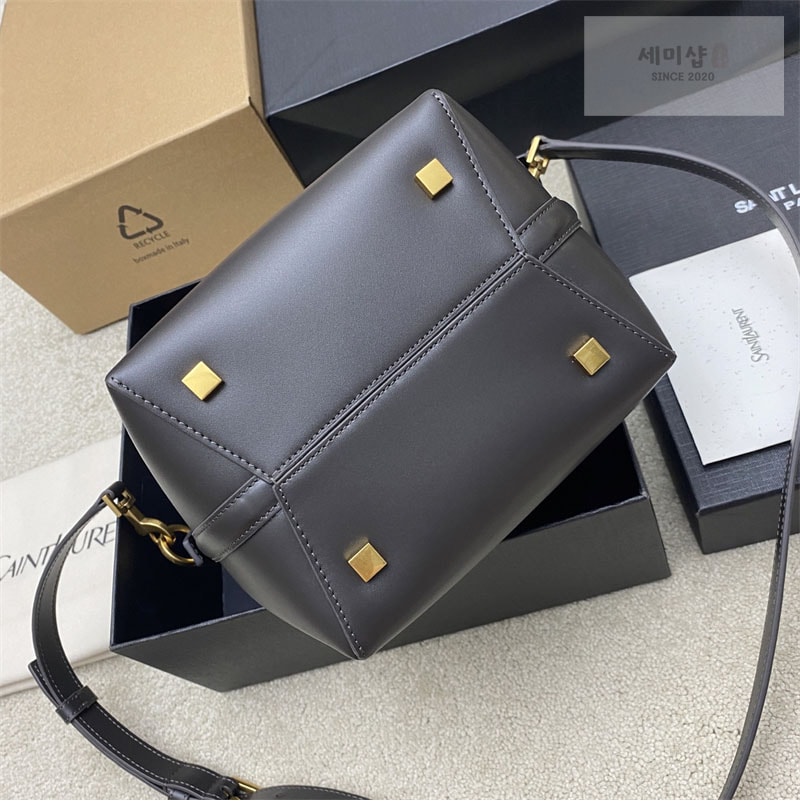 Saint Laurent 생로랑 LE 37 스몰 버킷백 샤이니 카프스킨 749036 Bag 2번 이미지