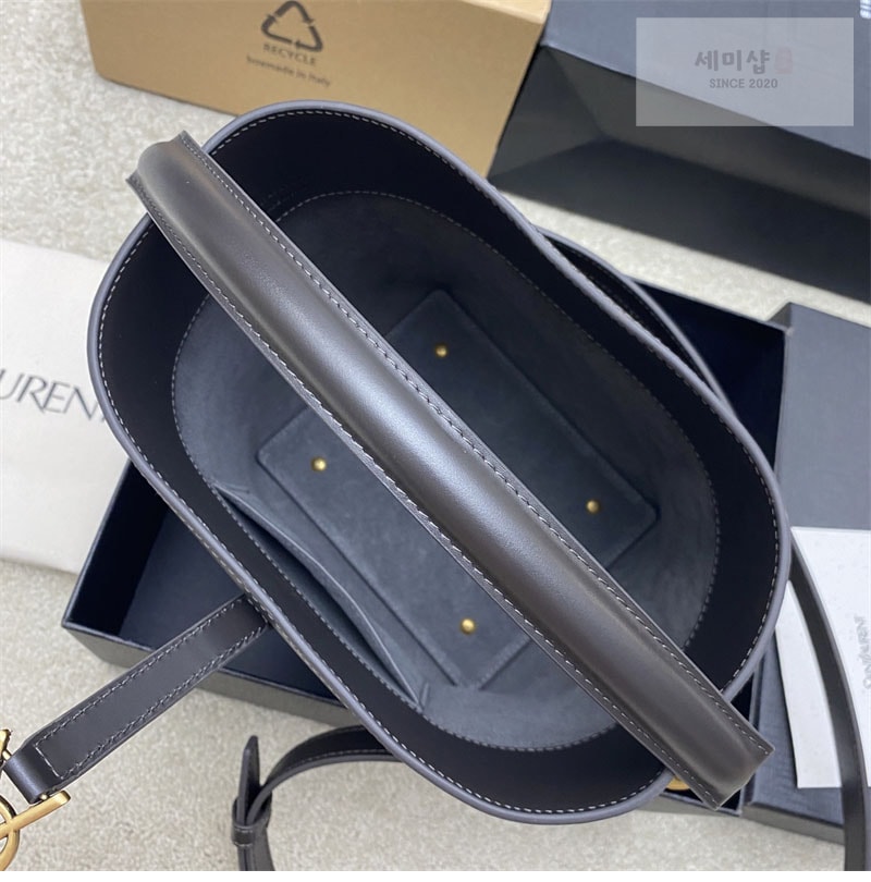 Saint Laurent 생로랑 LE 37 스몰 버킷백 샤이니 카프스킨 749036 Bag 6번 이미지