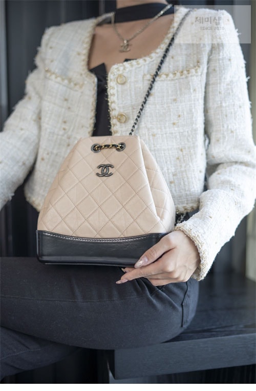 C H A N E L 샤넬 가브리엘 백팩 스몰 베이지 Bag 8번 이미지