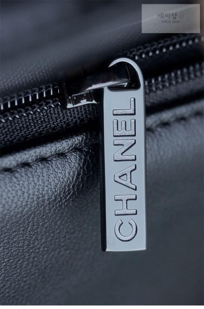 C H A N E L 샤넬 뉴미니 CF 탑핸들 쏘블랙 블랙 Bag 21번 이미지