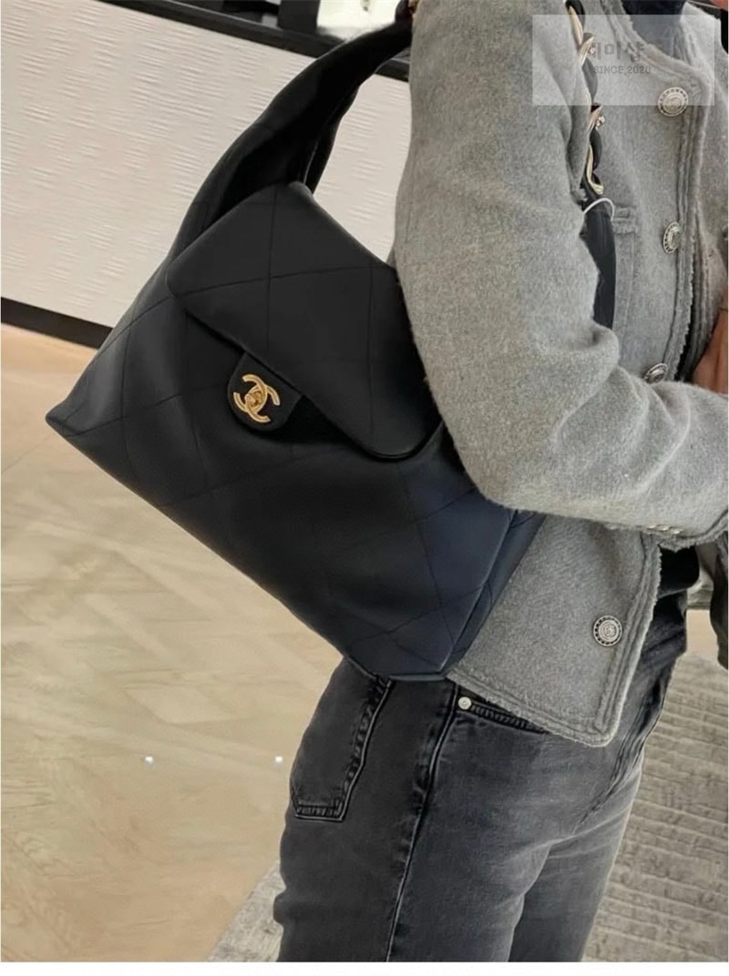 C H A N E L 샤넬 맥시 호보 백 라지 골드 메탈 블랙 블랙 Bag 1번 이미지