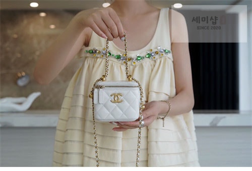 C H A N E L 샤넬 베니티 미니백 화이트 Bag 2번 이미지