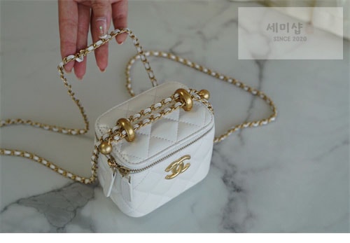C H A N E L 샤넬 베니티 미니백 화이트 Bag 4번 이미지