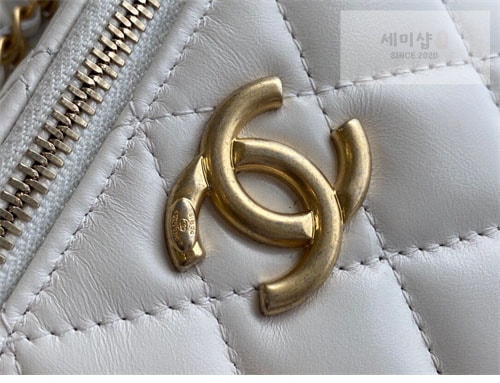 C H A N E L 샤넬 베니티 미니백 화이트 Bag 17번 이미지