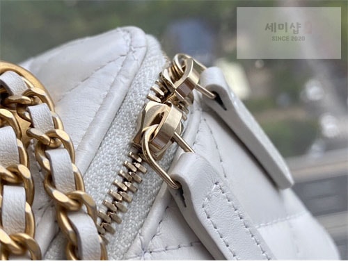 C H A N E L 샤넬 베니티 미니백 화이트 Bag 13번 이미지