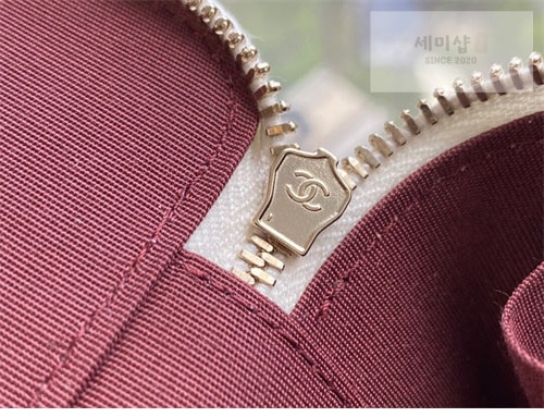 C H A N E L 샤넬 베니티 미니백 화이트 Bag 19번 이미지