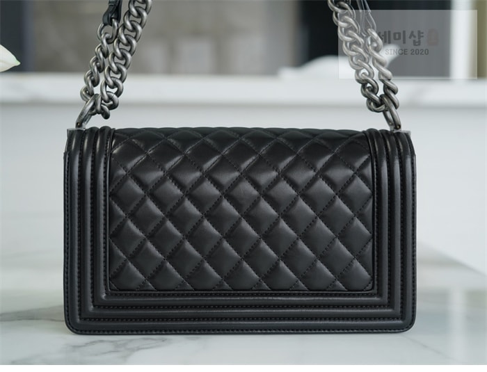 C H A N E L 샤넬 보이백 미디엄 블랙 Bag 10번 이미지