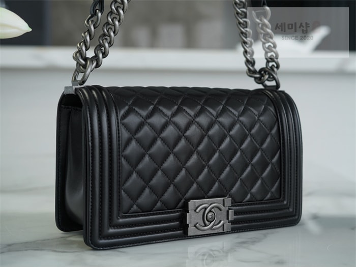 C H A N E L 샤넬 보이백 미디엄 블랙 Bag 19번 이미지