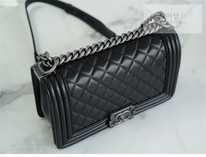 C H A N E L 샤넬 보이백 미디엄 블랙 Bag 12번 이미지