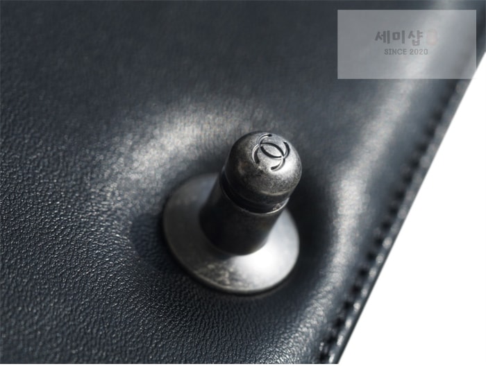 C H A N E L 샤넬 보이백 미디엄 블랙 Bag 4번 이미지