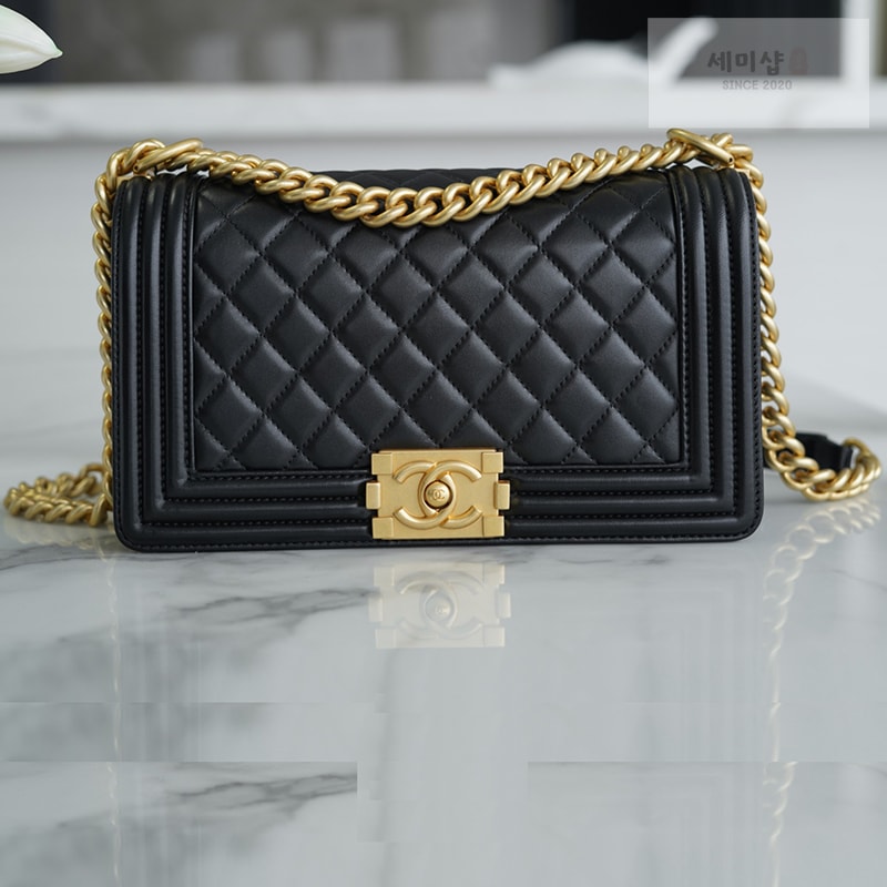 C H A N E L 샤넬 보이백 미디엄 블랙 Bag 1번 이미지