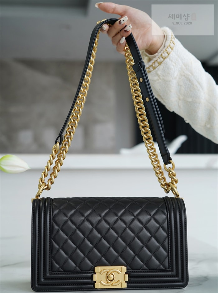 C H A N E L 샤넬 보이백 미디엄 블랙 Bag 6번 이미지
