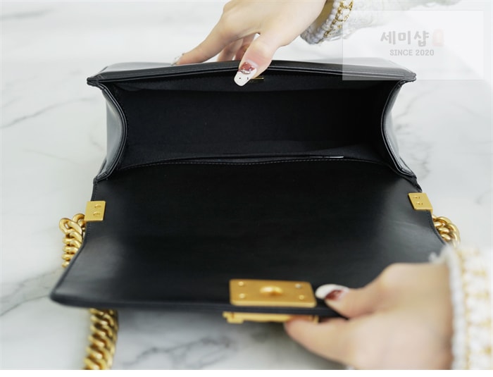 C H A N E L 샤넬 보이백 미디엄 블랙 Bag 8번 이미지