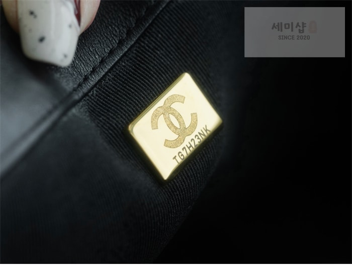 C H A N E L 샤넬 보이백 미디엄 블랙 Bag 18번 이미지