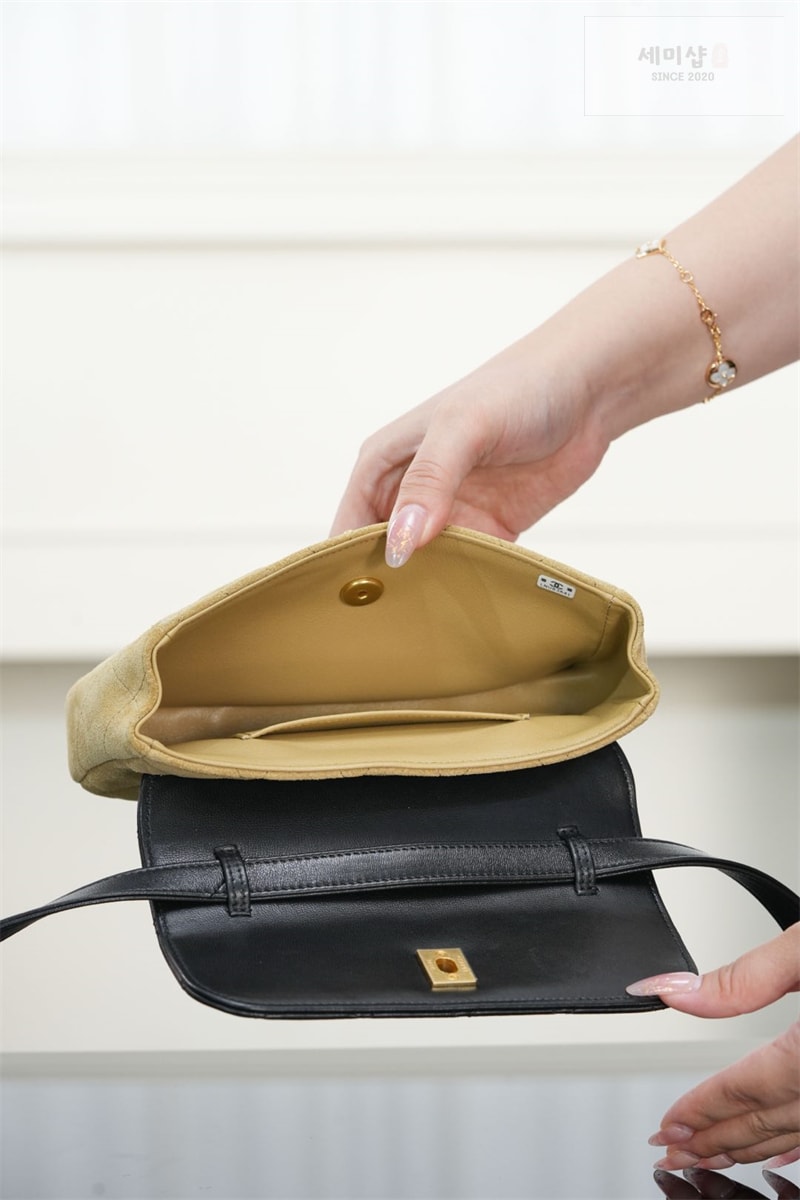 샤넬 샤넬 스웨이드 보댕-주아유 램스킨 플랩백 블랙 Bag 10번 이미지