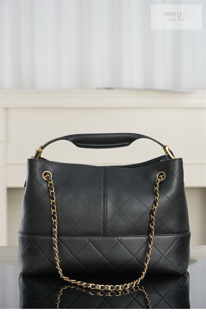 C H A N E L 샤넬 카프스킨 골드메탈 25백 블랙 Bag 16번 이미지