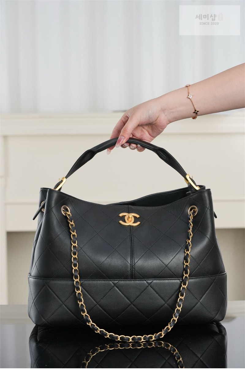 C H A N E L 샤넬 카프스킨 골드메탈 25백 블랙 Bag 3번 이미지