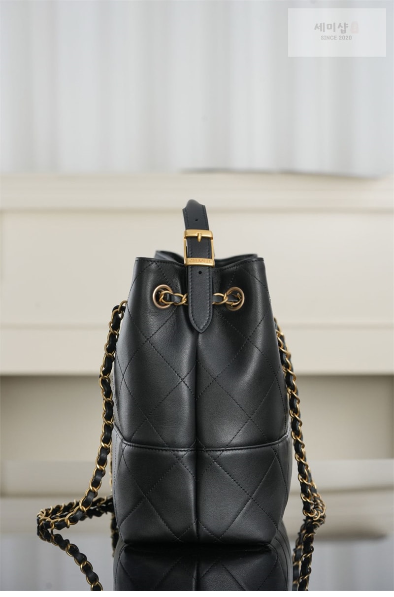 C H A N E L 샤넬 카프스킨 골드메탈 25백 블랙 Bag 17번 이미지