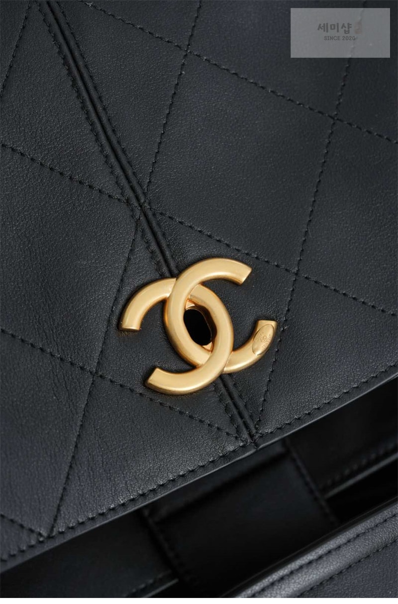 C H A N E L 샤넬 카프스킨 골드메탈 25백 블랙 Bag 19번 이미지