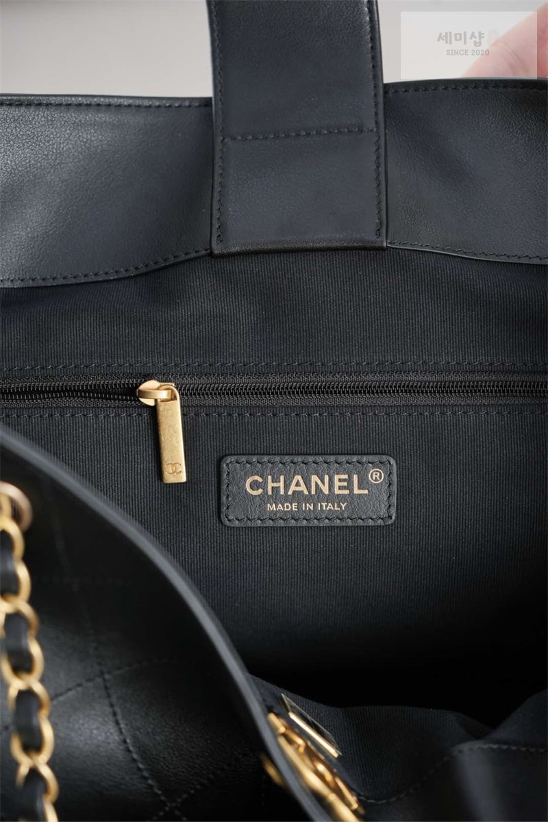 C H A N E L 샤넬 카프스킨 골드메탈 25백 블랙 Bag 14번 이미지