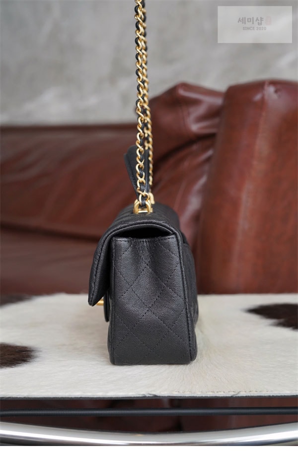 C H A N E L 샤넬 캐비어 탑 핸들 미니 플랩 백 블랙 Bag 9번 이미지