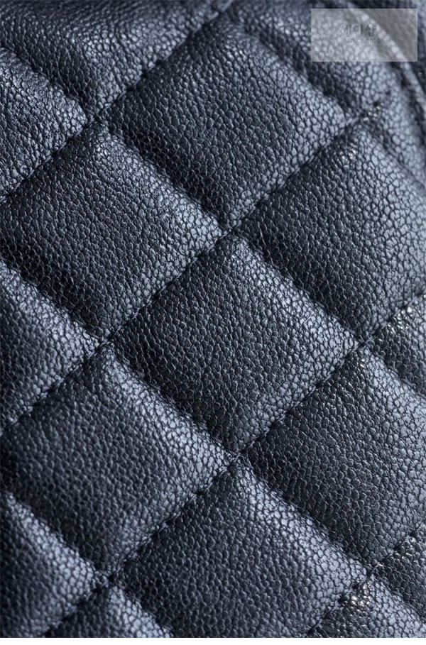 C H A N E L 샤넬 캐비어 탑 핸들 미니 플랩 백 블랙 Bag 17번 이미지