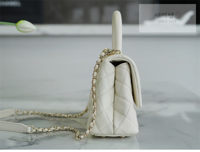 C H A N E L 샤넬 코코 핸들백 스몰 화이트 Bag 19번 이미지