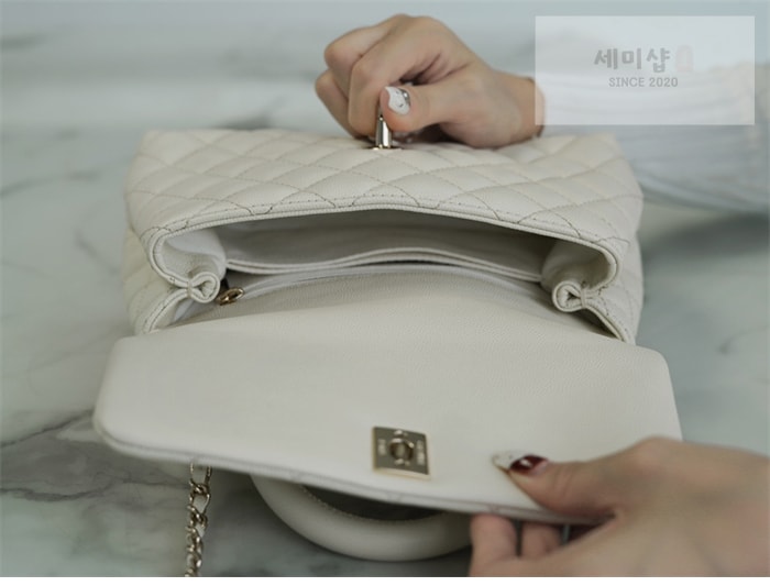 C H A N E L 샤넬 코코 핸들백 스몰 화이트 Bag 3번 이미지