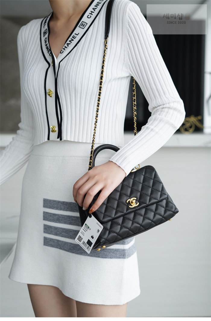 C H A N E L 샤넬 코코 핸들 스몰백 금장 블랙 Bag 4번 이미지