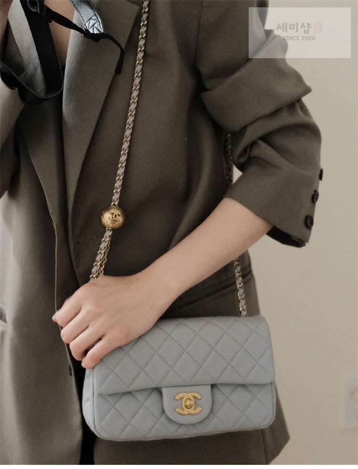 C H A N E L 샤넬 클래식 골드볼 미니 플랩백 그레이 그레이 Bag 1번 이미지
