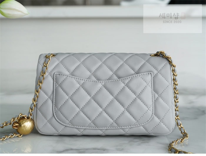 C H A N E L 샤넬 클래식 골드볼 미니 플랩백 그레이 그레이 Bag 14번 이미지