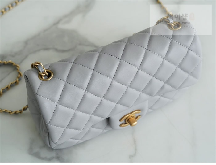 C H A N E L 샤넬 클래식 골드볼 미니 플랩백 그레이 그레이 Bag 11번 이미지