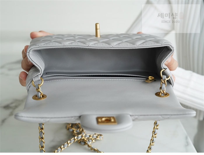 C H A N E L 샤넬 클래식 골드볼 미니 플랩백 그레이 그레이 Bag 5번 이미지
