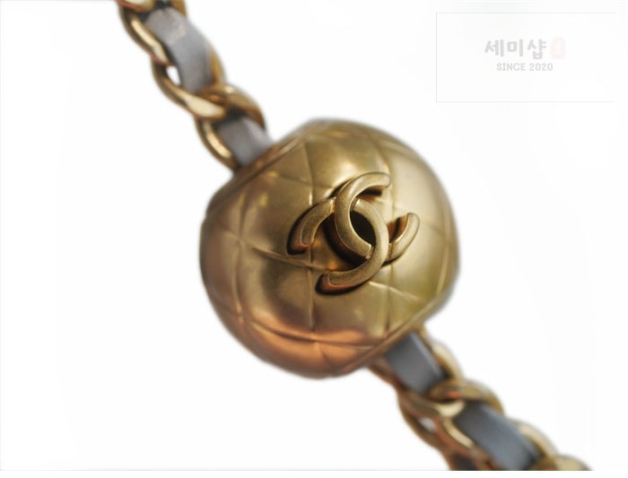 C H A N E L 샤넬 클래식 골드볼 미니 플랩백 그레이 그레이 Bag 7번 이미지